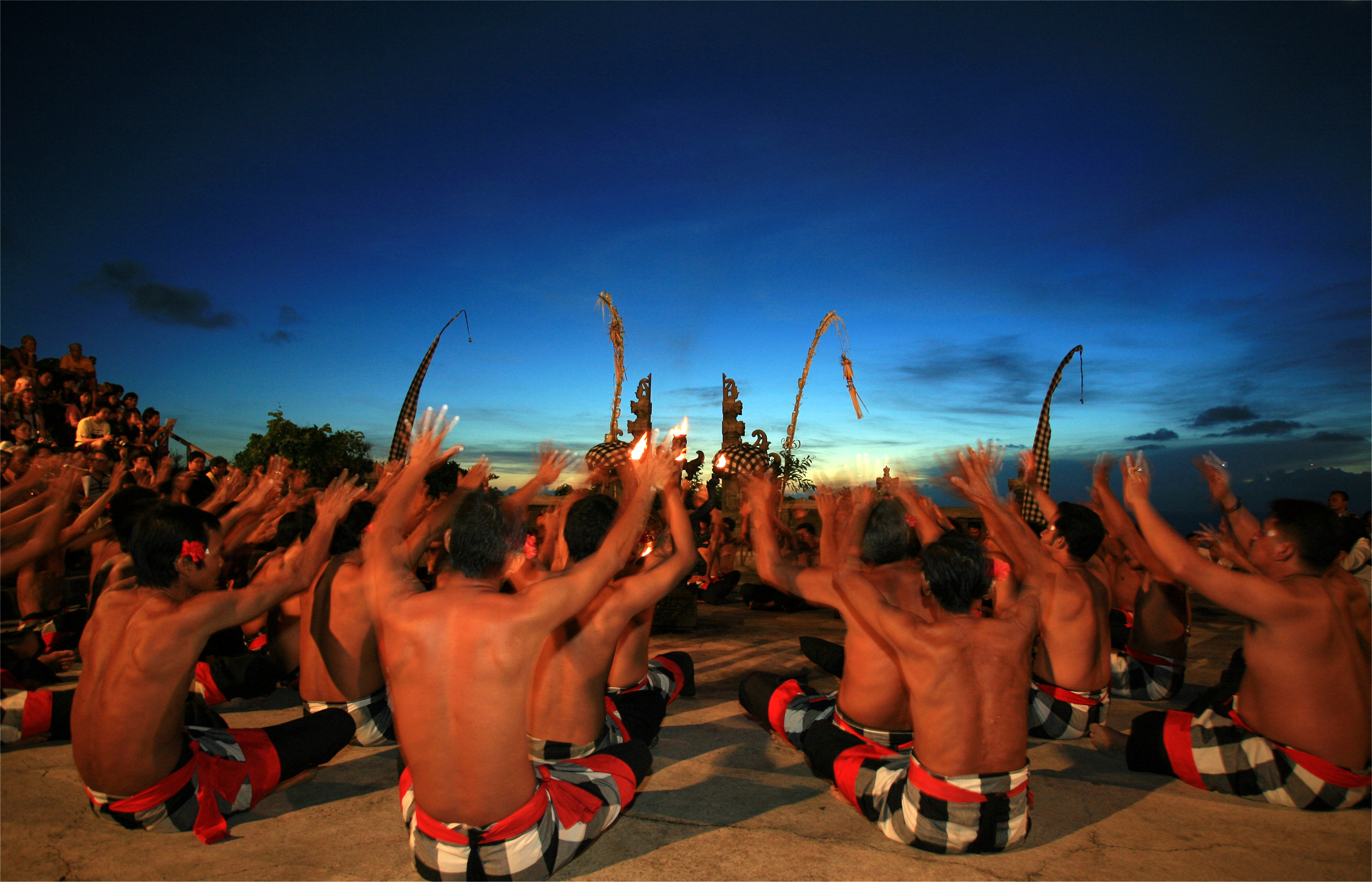 tari-kecak-bali-night-view